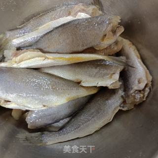 家常烧小黄鱼的做法步骤：1