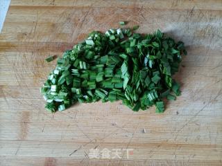手抓饼韭菜盒子（皮薄馅大）的做法步骤：1