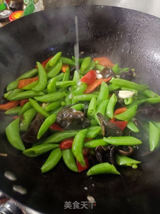 清炒甜豆的做法步骤：9