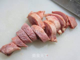 腊鸡腿莴笋千张结煲的做法步骤：4