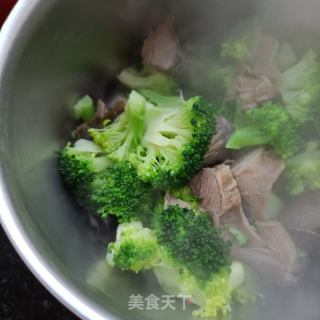 西兰花拌酱护心肉的做法步骤：10