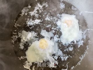 荷包蛋酸汤挂面的做法步骤：2