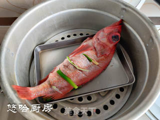 清蒸红鱼的做法步骤：3