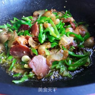 四川腊肉炒青椒的做法步骤：7