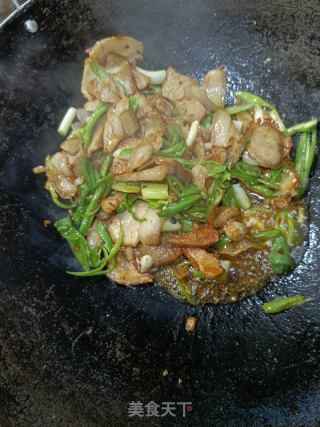 青椒回锅肉的做法步骤：2