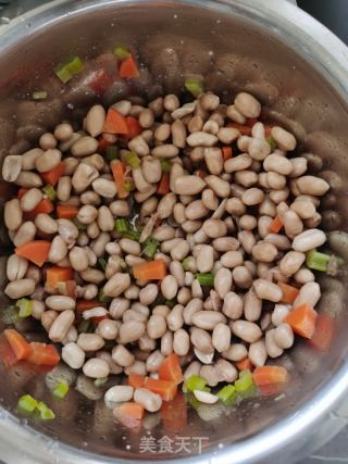 家常下酒菜芹菜花生米的做法步骤：7