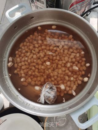 家常下酒菜芹菜花生米的做法步骤：3