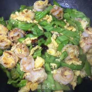 鸡蛋青椒炒虾仁的做法步骤：9
