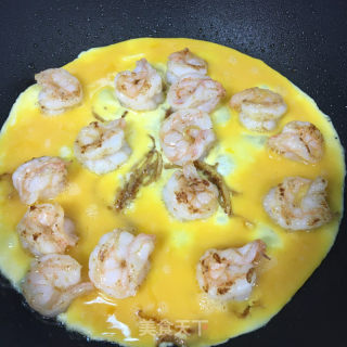 鸡蛋青椒炒虾仁的做法步骤：6