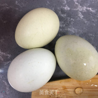 鸡蛋青椒炒虾仁的做法步骤：3