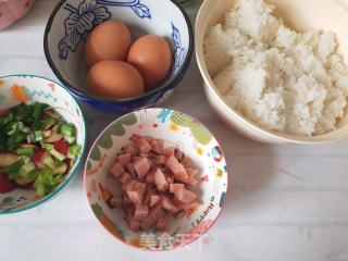 蛋包饭的做法步骤：1