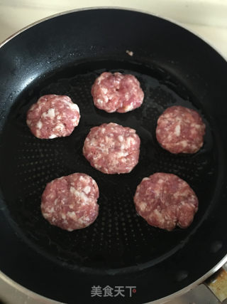 黑椒肉饼的做法步骤：7