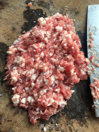 黑椒肉饼的做法步骤：1