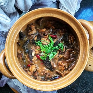 三黄鸡炖羊肚菌的做法步骤：12