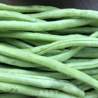 煸炒豆角的做法步骤：1