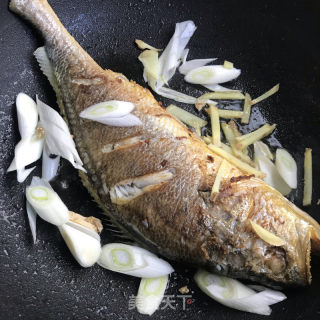 香辣黄花鱼的做法步骤：5