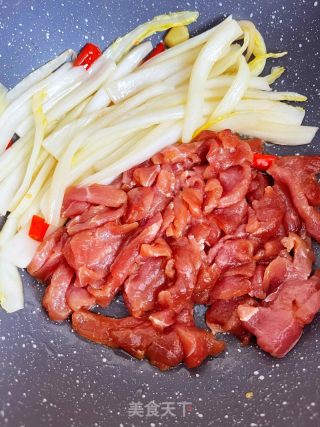 白菜梗炒肉的做法步骤：5