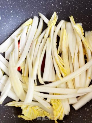 白菜梗炒肉的做法步骤：4