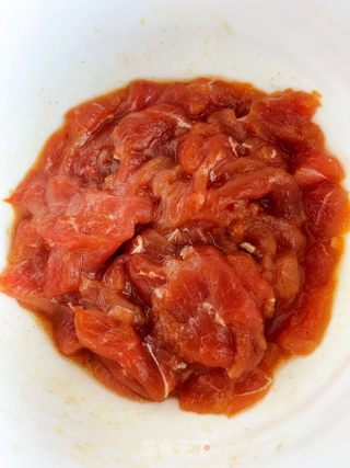 白菜梗炒肉的做法步骤：3