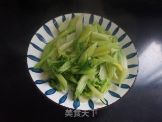 西芹拌桃仁的做法步骤：6