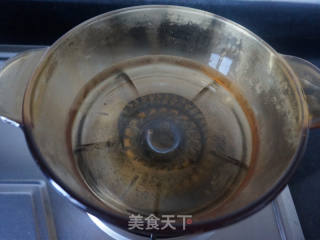 西芹拌桃仁的做法步骤：2