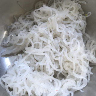 粉条拌小豆芽的做法步骤：2