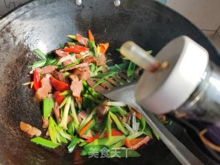 蒜苗炒腊肉的做法步骤：7