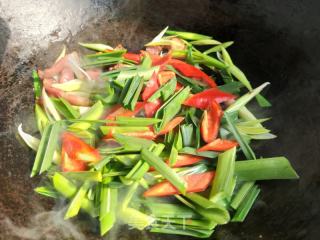 蒜苗炒腊肉的做法步骤：6