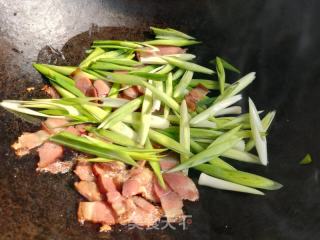 蒜苗炒腊肉的做法步骤：5