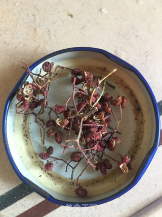 花椒虾拌面的做法步骤：3