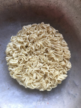 花椒虾拌面的做法步骤：1