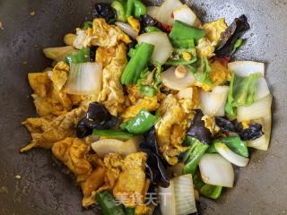 螺丝椒洋葱木耳炒鸡蛋的做法步骤：13