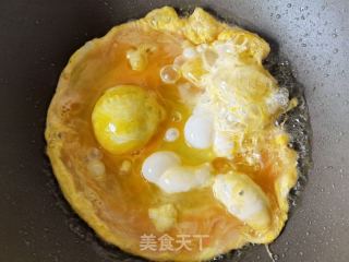螺丝椒洋葱木耳炒鸡蛋的做法步骤：5