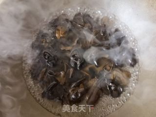 螺丝椒洋葱木耳炒鸡蛋的做法步骤：3