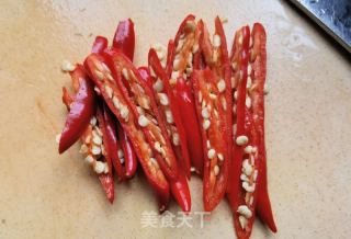 茼蒿杆炒海参的做法步骤：3