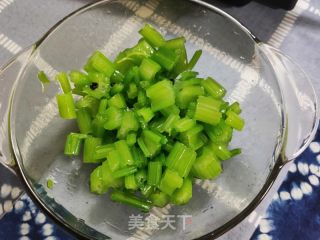 炝拌芹菜的做法步骤：9