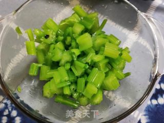 炝拌芹菜的做法步骤：8