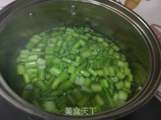 炝拌芹菜的做法步骤：3