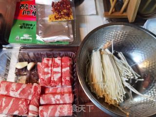 酸汤肥牛煲的做法步骤：1