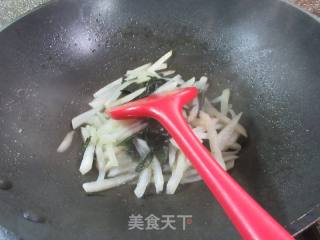 裙带菜炒萝卜的做法步骤：11