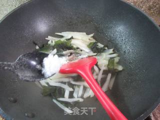 裙带菜炒萝卜的做法步骤：10