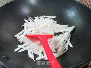 裙带菜炒萝卜的做法步骤：5