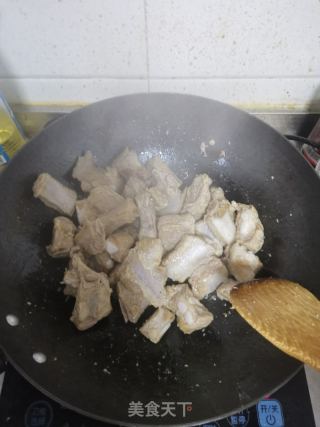 炖排骨的做法步骤：4