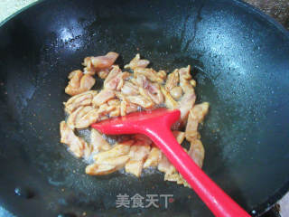 鸡腿肉炒娃娃菜的做法步骤：10