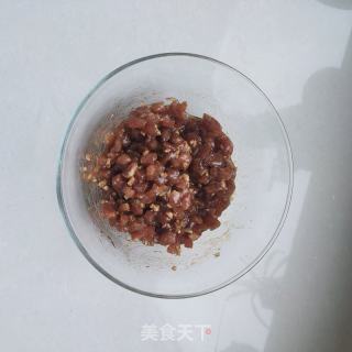 白菜蒜苗水饺的做法步骤：2