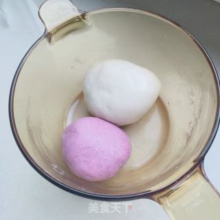 白菜蒜苗水饺的做法步骤：1