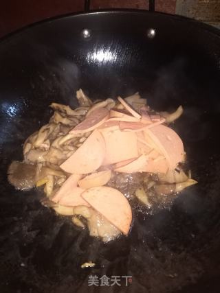 平菇火腿肠的做法步骤：6
