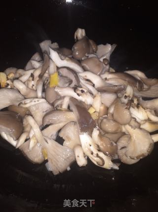平菇火腿肠的做法步骤：5