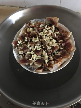 腊肉蒸鱼干的做法步骤：9