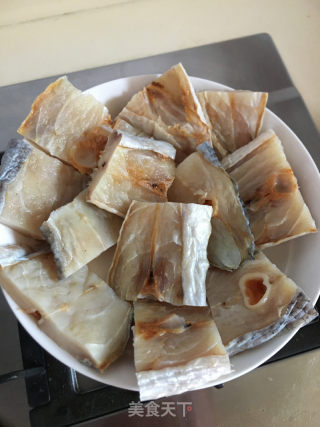 腊肉蒸鱼干的做法步骤：4